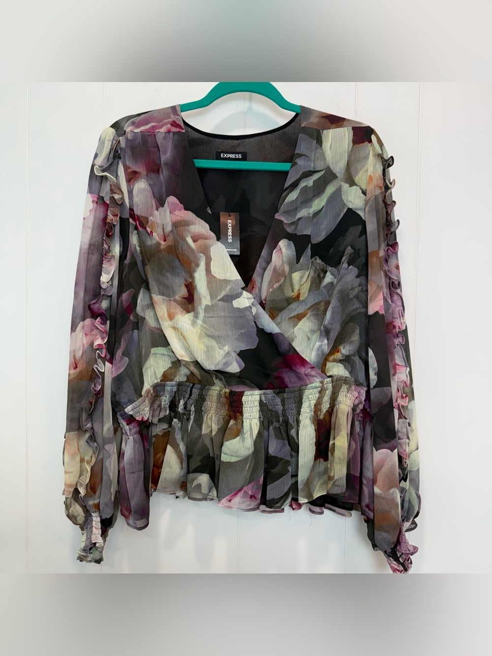 NWT Express Multicolor V Neck Ruffle Sleeve Peplum Top Size XL